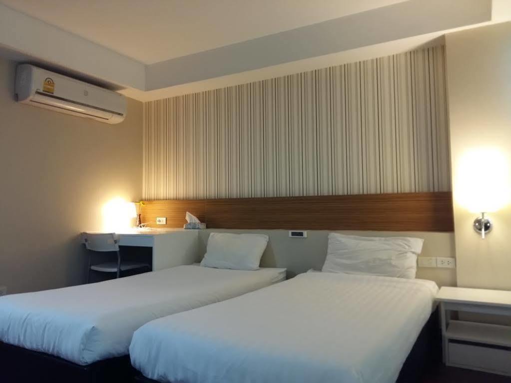 Snooze Hotel Thonglor Bangkok Exteriör bild