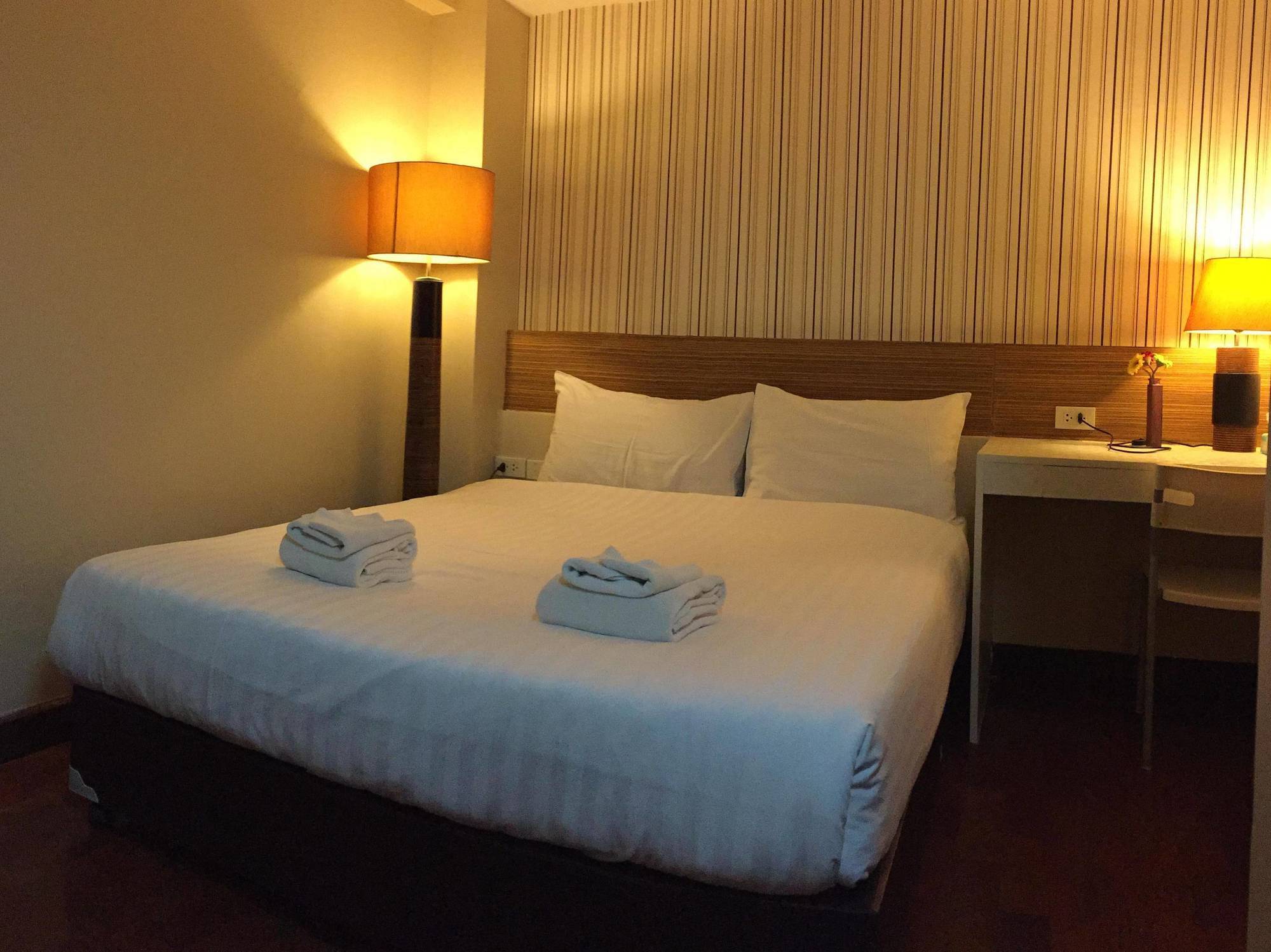 Snooze Hotel Thonglor Bangkok Exteriör bild