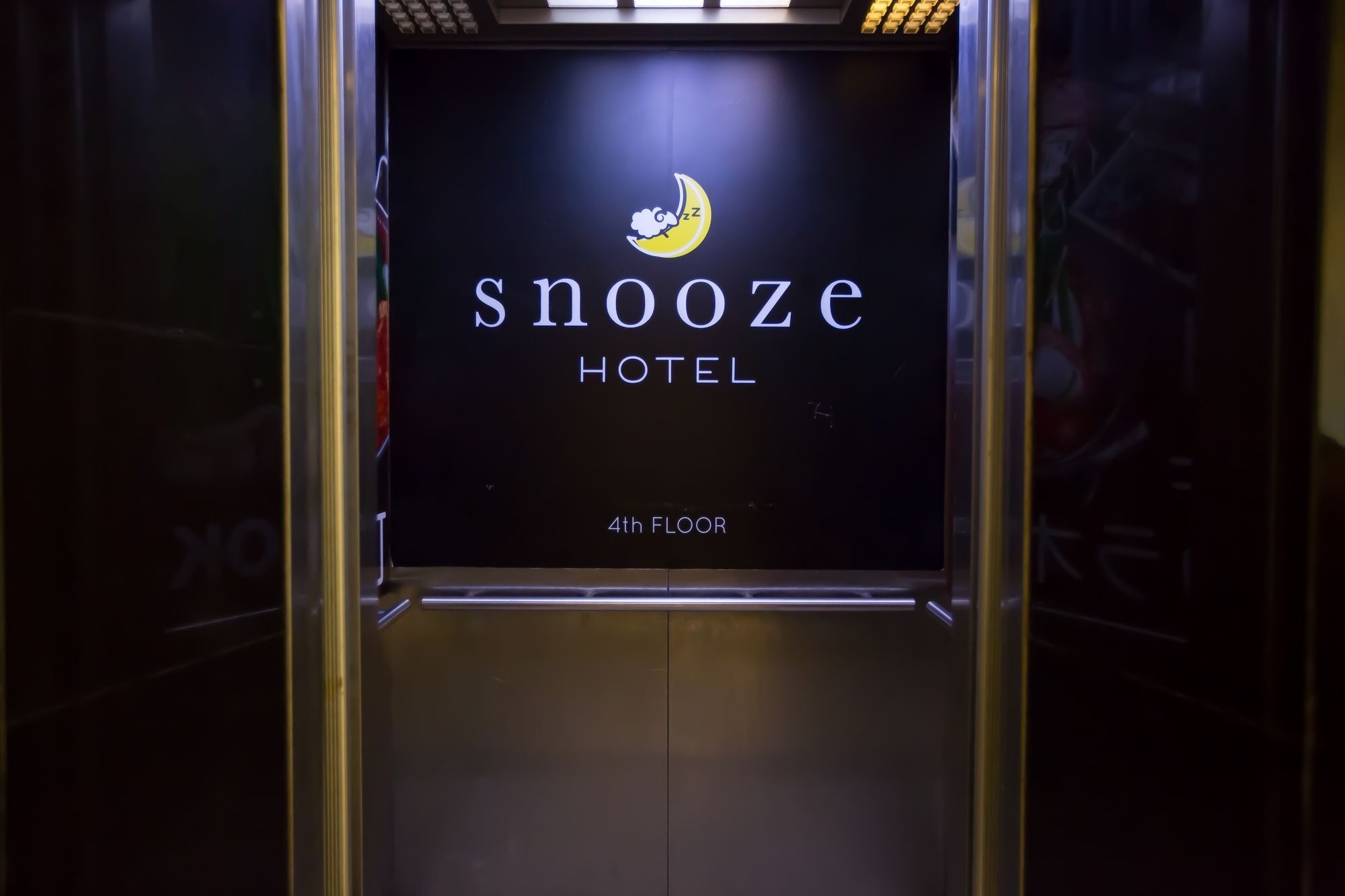 Snooze Hotel Thonglor Bangkok Exteriör bild