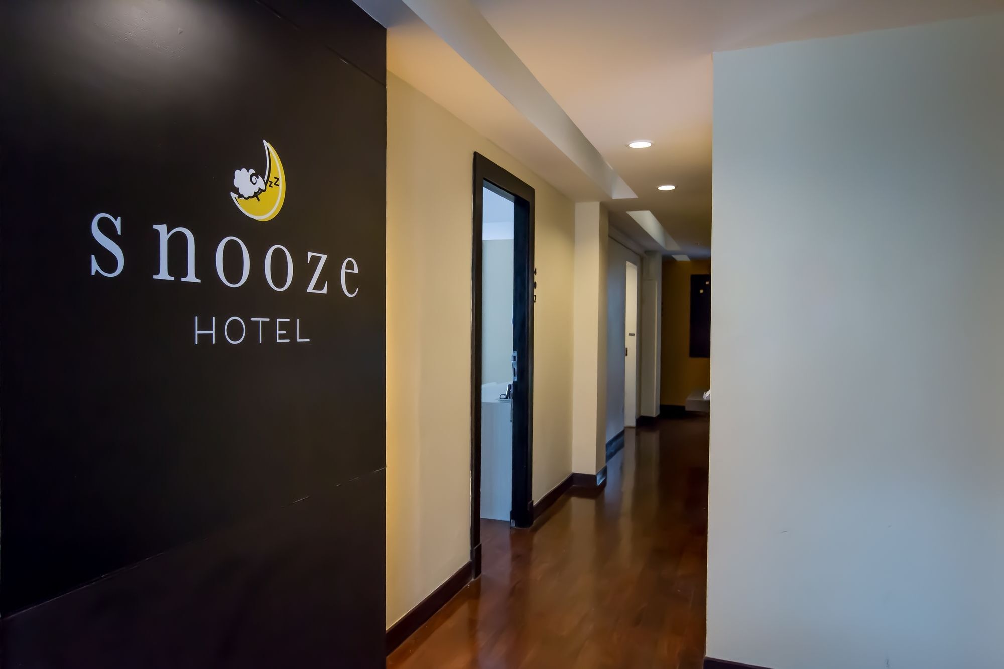 Snooze Hotel Thonglor Bangkok Exteriör bild