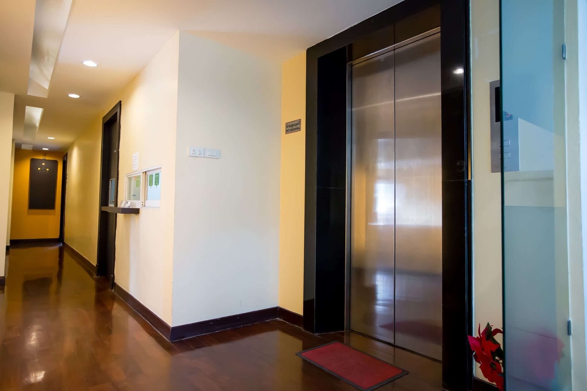 Snooze Hotel Thonglor Bangkok Exteriör bild